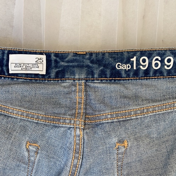 Gap 1969 shorts - Picture 3 of 4